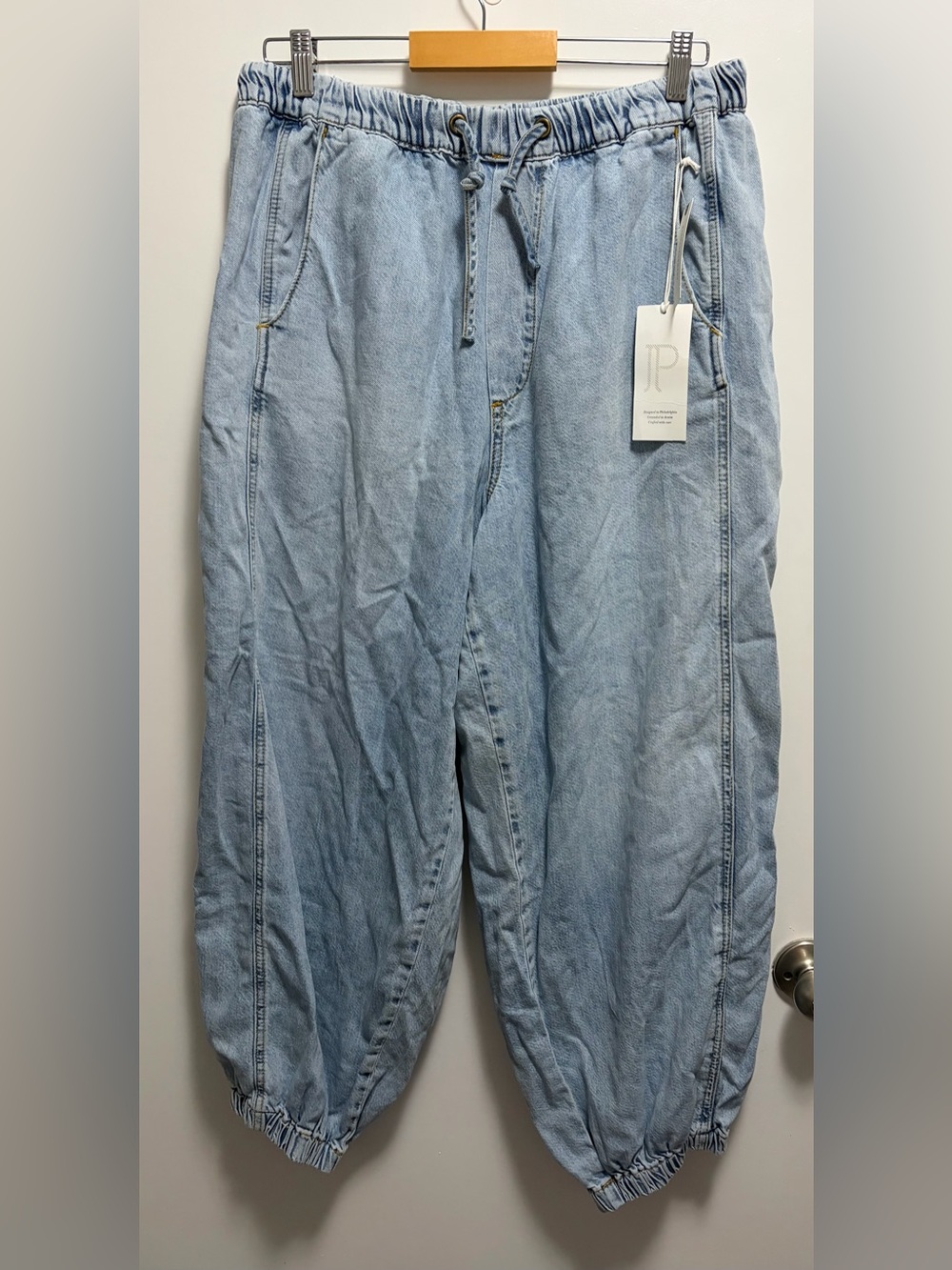 Pilcro Beachy Cargo High-Rise Parachute Jeans NWT Women’s Size Medium - Picture 4 of 13